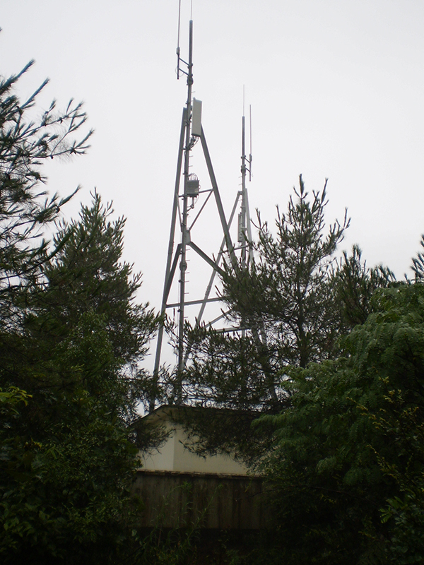 屋顶桅杆通信塔