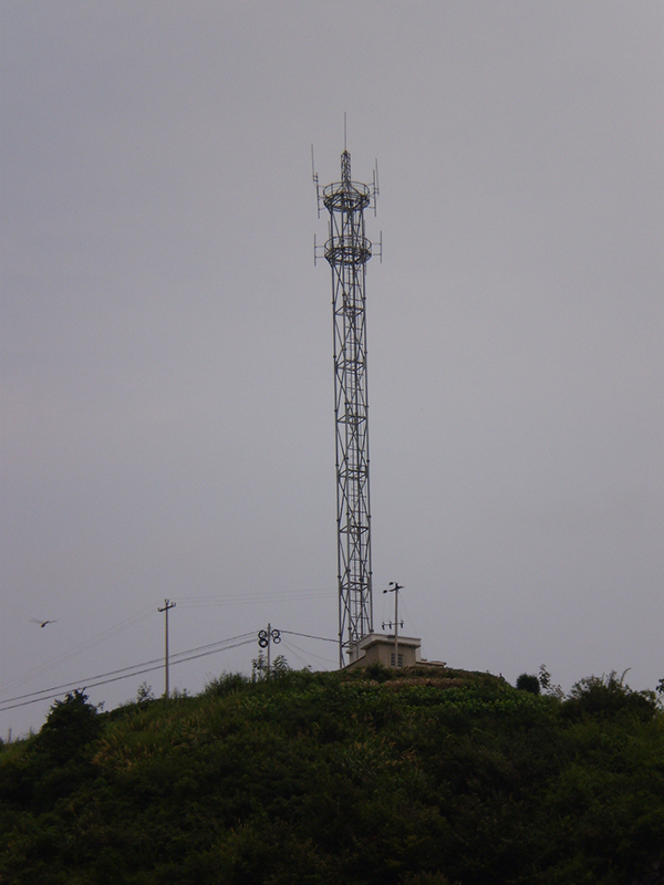 落地四管通信塔